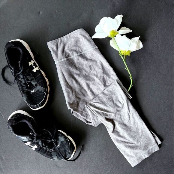 Lululemon Grey Capris Workout Leggings - Picture 1 of 8